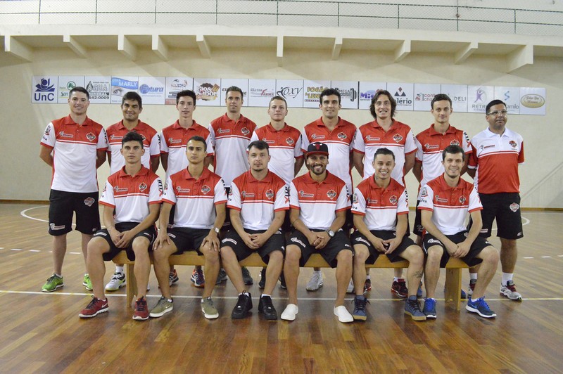 Plantel do Mafra Ferromax Futsal, composto até o momento por 14 atletas, juntamente com o técnico remanescente Sandro de Oliveira Colvero