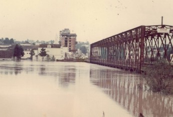 Enchentes com a fúria do rio Negro
