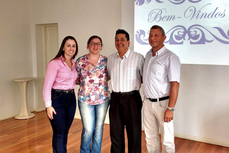 A gerente de Saúde da ADR Mafra, Tailine F. Ribas, a secretária de Saúde de Mafra, Jaqueline Previatt Veiga, o secretário de Saúde de Monte Castelo, Oscar Ribeiro Fernandes e o gerente de Saúde da ADR Canoinhas, Antonio Gilberto de Carvalho.