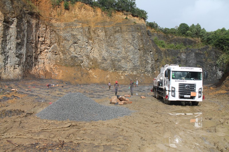 Mais 20 mil m³ de pedras detonadas na pedreira do São Lourenço