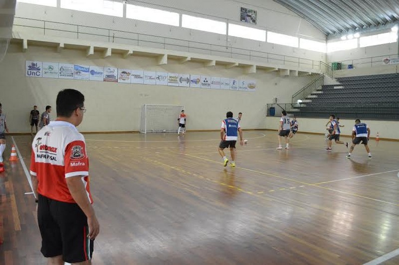 Os treinos técnico/tático, sob o comando de Sandro Colvero, vêm sendo realizado no Ginásio Wilson Buch.