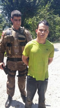O motorista fugiu a pé pelo mato, mas foi recapturado com o apoio da Polícia Militar, mas negou qualquer envolvimento, no assalto ao banco Bradesco de Rio Negro
