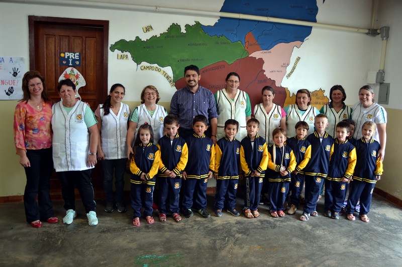 Quitandinha entrega dois mil uniformes escolares (1)