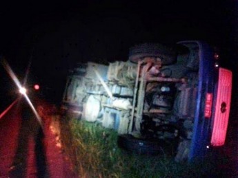 Homens armados dispararam vários tiros contra caminhoneiro