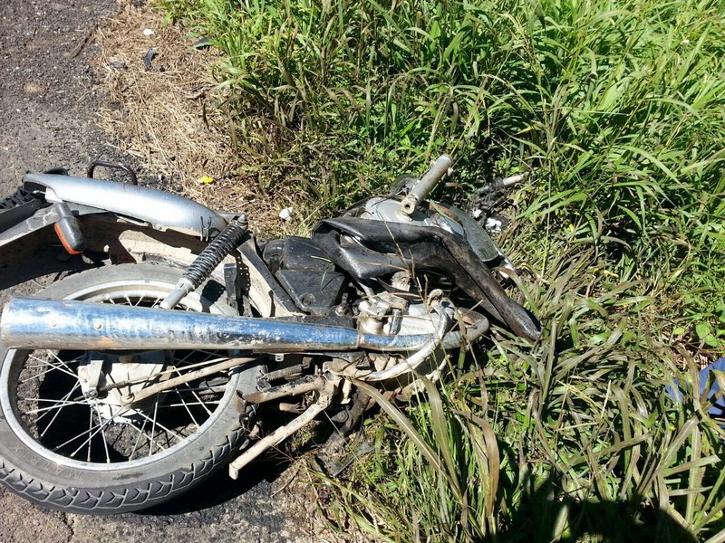 Jovem morre após colidir moto com Scania na BR-280 (2)