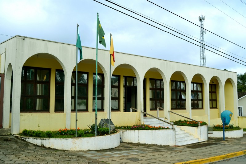 Quitandinha reajusta salário dos servidores