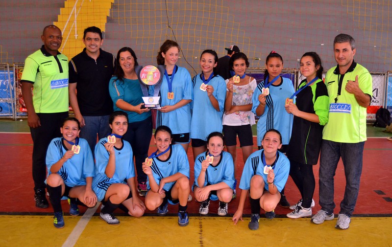 Equipe do CEEFA, campeão no futsal feminino na Categoria B