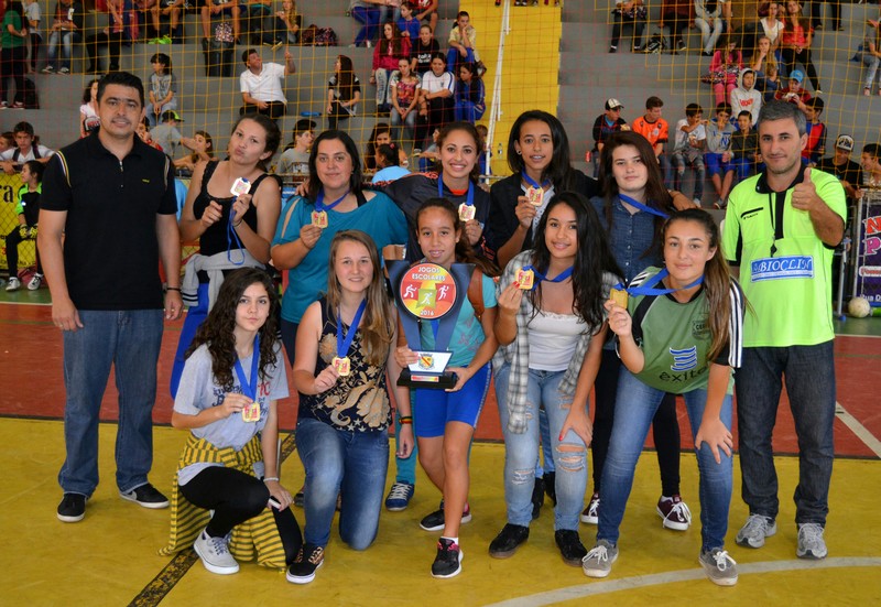 Equipe do CEEFA, campeão no futsal feminino na Categoria A