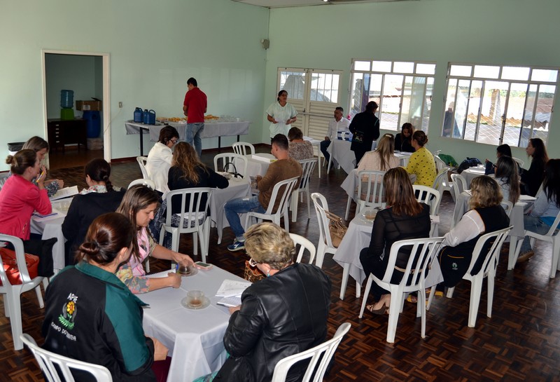 Quitandinha sediou encontro com representantes das APAE’s da região