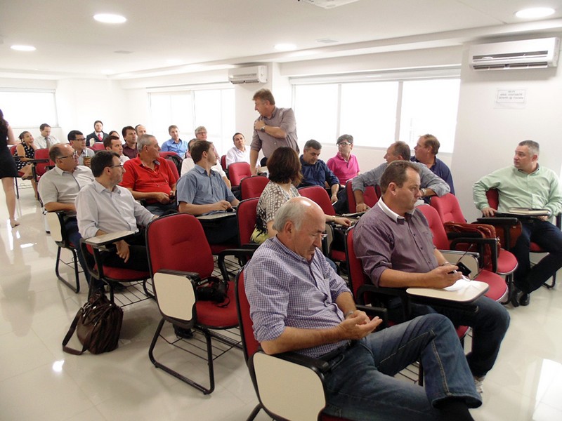 Prefeitos da região se reúnem em Florianópolis para discutir transporte escolar