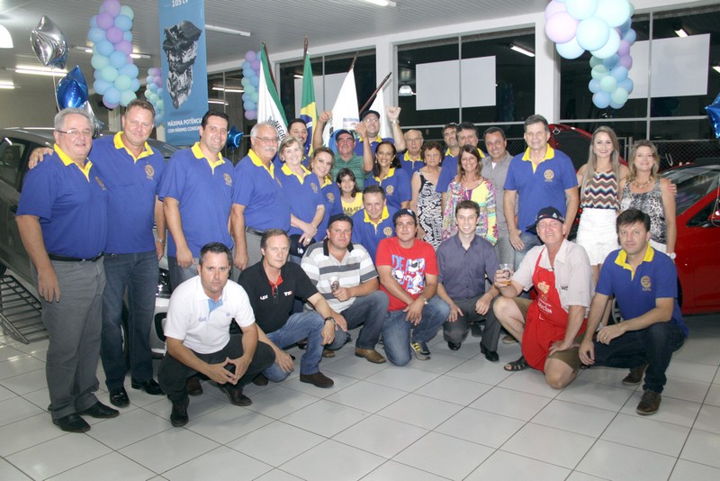 Rionegrense ganhou o veículo Up sorteados pelo Rotary Club e Dirmave (2)