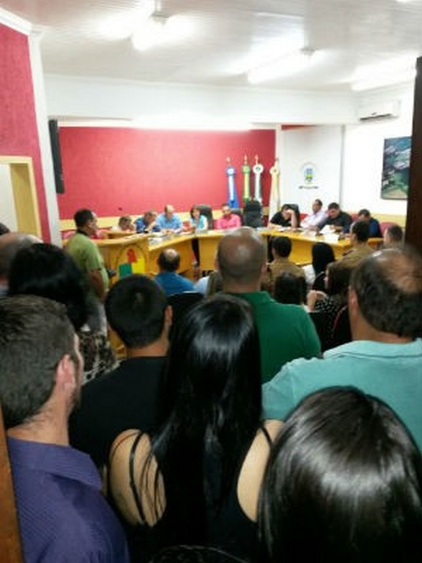 Moradores do Campo do Tenente protestam contra o aumento salarial proposto aos vereadores (2)