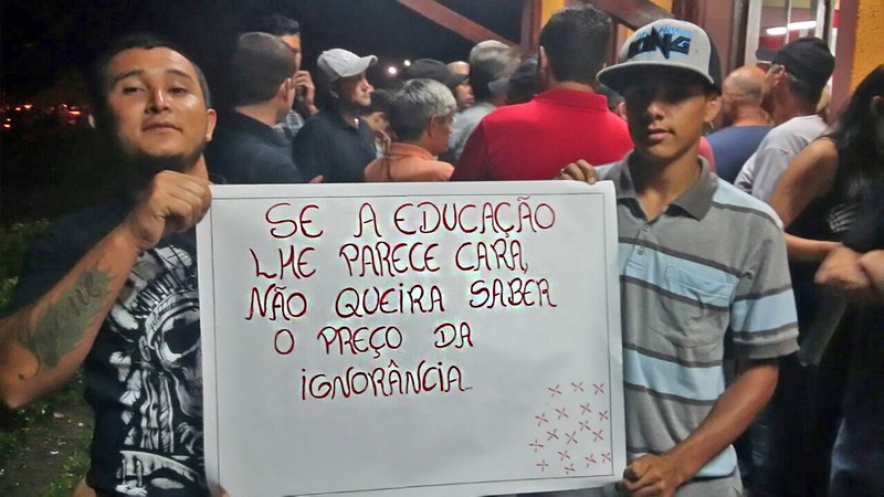 Moradores do Campo do Tenente protestam contra o aumento salarial proposto aos vereadores (3)