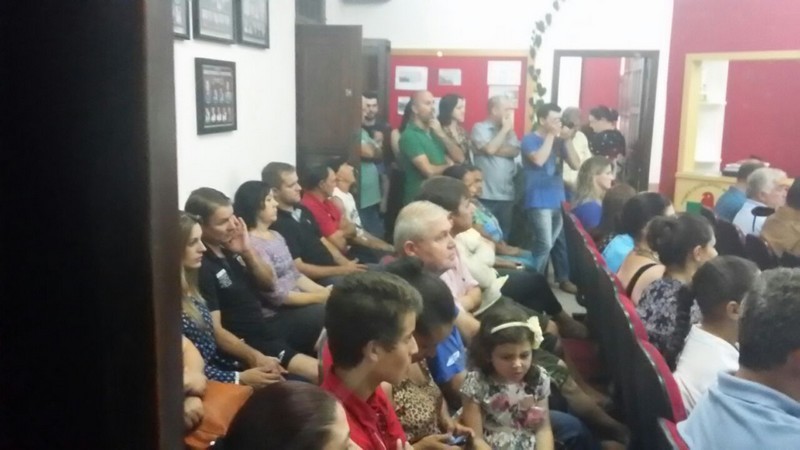 Moradores do Campo do Tenente protestam contra o aumento salarial proposto aos vereadores (5)