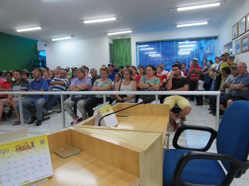 Servidores municipais irão parar nesta segunda-feira