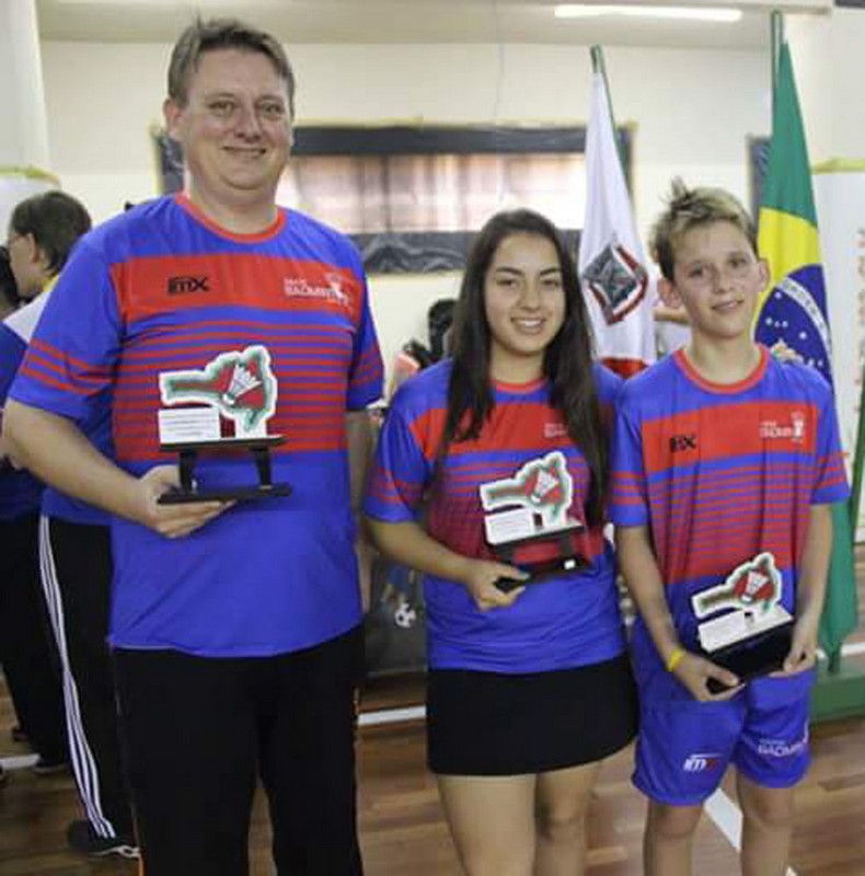 Três mafrenses estão entre os melhores atletas de badminton do estado