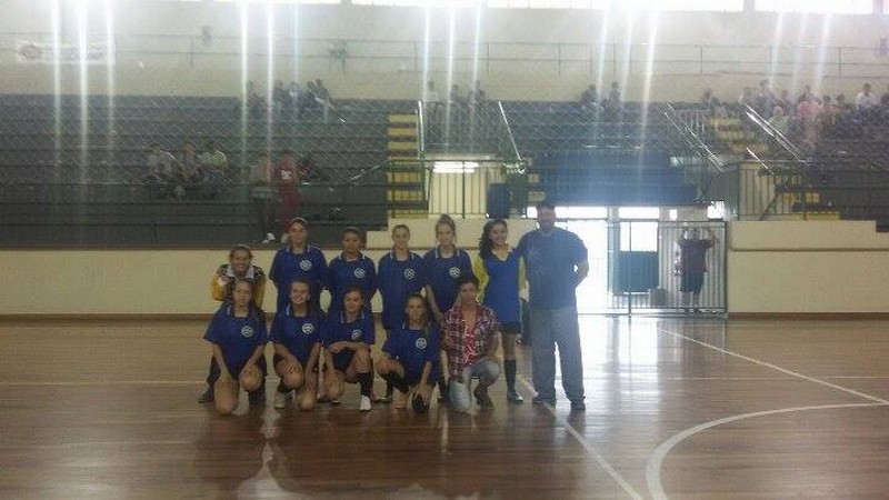 Escola Professora Maria Paula Feres se destaca novamente no futsal feminino