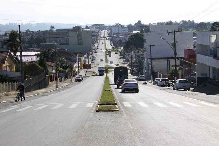 Comerciantes fazem abaixo-assinado para implantação de estacionamento 45º em Rio Negro