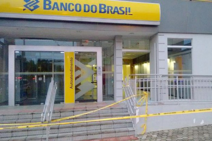 Quadrilha fortemente armada assalta agência do Banco do Brasil de Itaiópolis (2)
