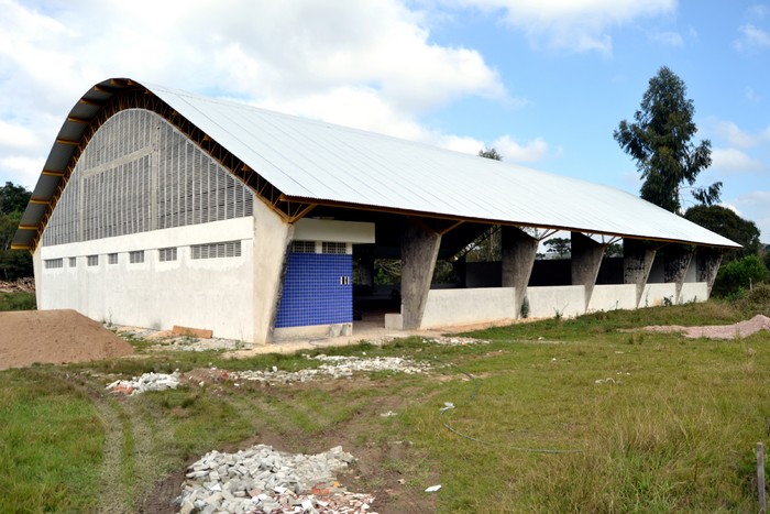 Seguem as obras de construção do mini ginásio de Quitandinha (2)