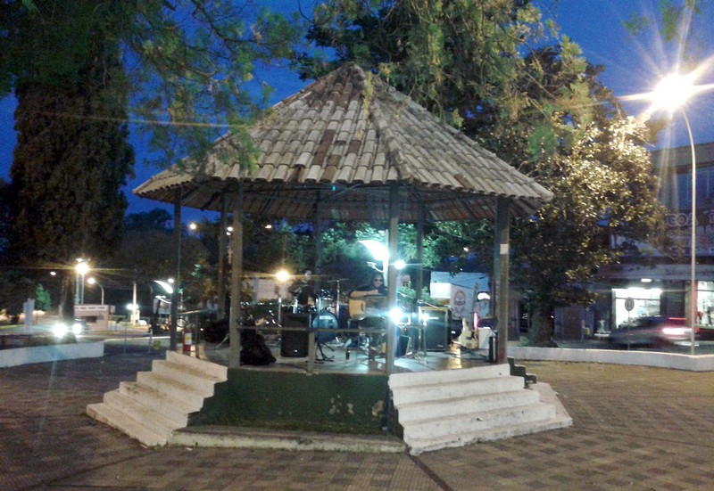 “Som na Praça” traz o grupo Cordas Caboclas neste sábado (04)