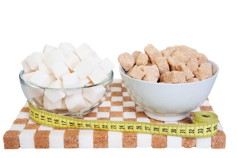 Boa alternativa é priorizar o consumo de açúcar mascavo ou açúcar demerara. Eles contêm mais nutrientes e por isso fazem bem à saúde. Use com moderação / GB Imagem