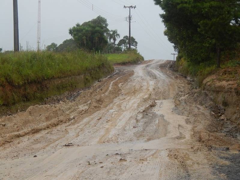 Moradores da Moema reclamam do caos nas estradas do bairro
