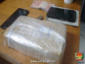 Policiais da GEMFA recapturam foragido da justiça e apreendem um quilo de crack