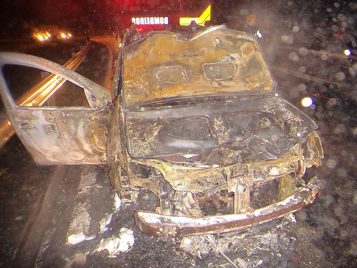Veículo pega fogo na BR-116