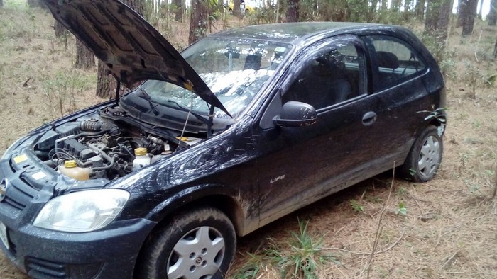 Veículo roubado em Rio Negro foi localizado abandonado no Lageado dos Vieiras