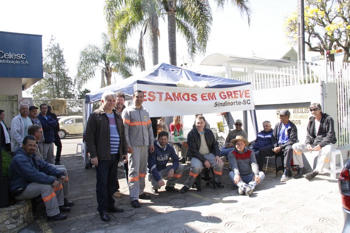 Trabalhadores da Celesc em Mafra também entram em greve por reajuste salarial