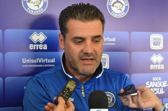 Técnico Mabilia, com passagem pelo Grêmio Portalegrense, assumiu o Tubarão com o objetivo de levar a equipe a Série A em 2017 do Catarinense, onde a diretoria vem dando total apoio contratou jogadores experientes
