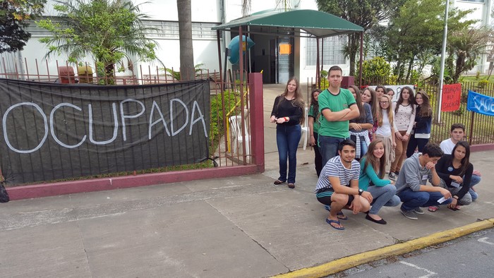 Governo do Paraná diz que ano letivo deve terminar em fevereiro de 2017