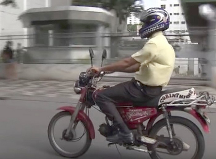 Condutor de motos de 50cc sem CNH passará a ser multado