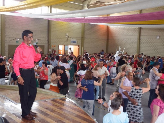 Sucesso o baile dos Quatro Cantos com Tony e Mathias