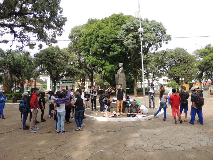 Estudantes fazem protesto nas ruas e praças em Riomafra  (1)