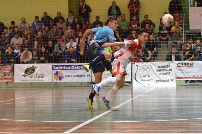 Lance do ala Andrey na primeira partida da final