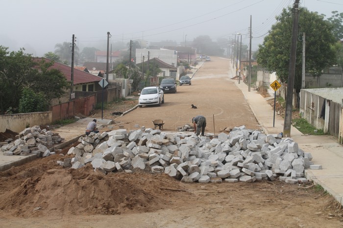 Pavimentação em lajotas da rua Ricardo Vôos está em fase de conclusão (2)