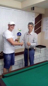 Dr. Viezzer foi o grande campeão de 2016, dentre os 28 participantes, com um total de 64 pontos, recebendo a premiação de Célio Arten, proprietário da Lanchonete Iluminura