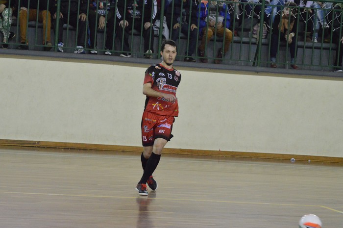 Ala Lolatto tem contrato renovado com o Mafra Ferromax