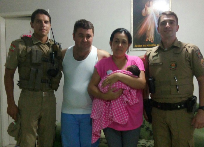 Policiais da Guarnição Especial de Mafra salvam a vida de recém-nascida