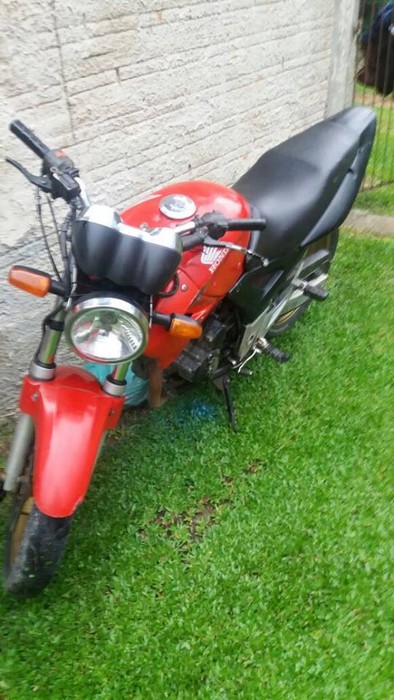 PM de Mafra prende dupla com motocicleta roubada em Monte Castelo