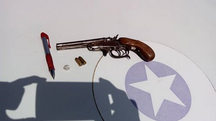 Polícia Militar de Mafra aborda elementos e apreende arma e drogas