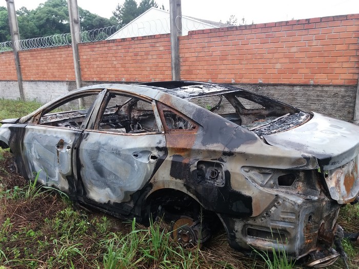 Mistério HyundaiAzera encontrado abandonado foi totalmente queimado