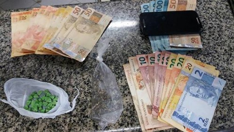 PM de Mafra prende em flagrante por tráfico de drogas e corrupção de menores