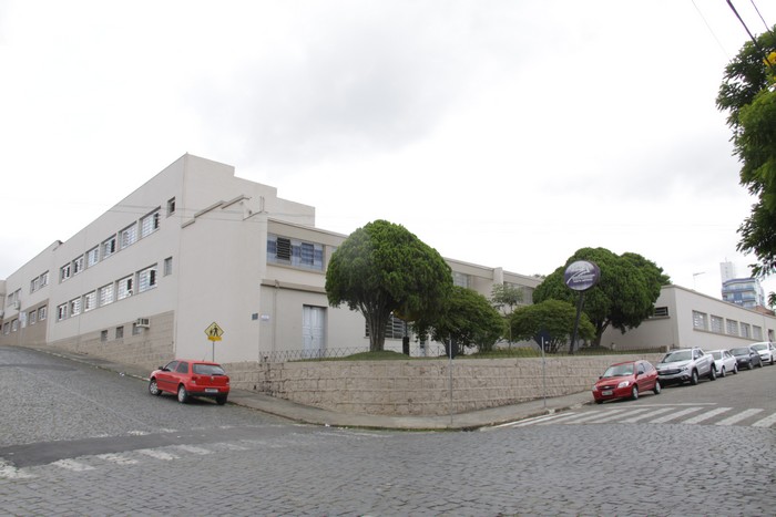 Pais reclamam que estatuto de associação foi alterado sem a população ser a avisada