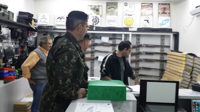 Comércio de armas é fiscalizado pelo exército (1)