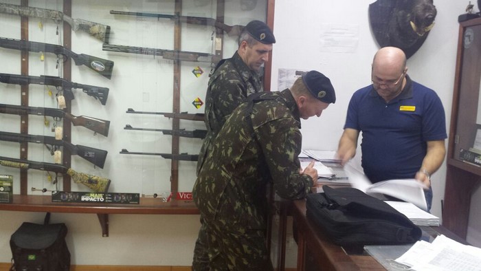 Comércio de armas é fiscalizado pelo exército (2)