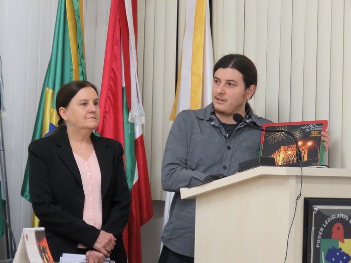 Escritora pede apoio para publicação de livro do centenário de Mafra