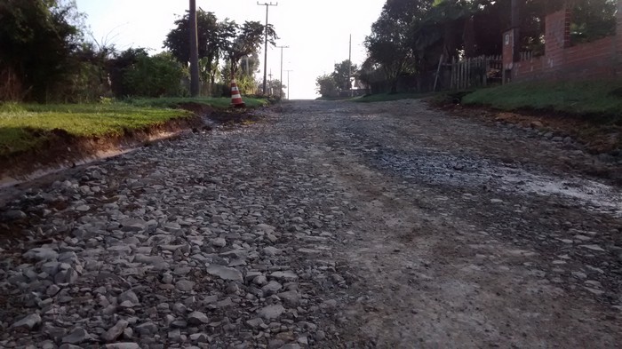 Rua Ben. Henrique Max recebe patrolamento e empedramento (1)